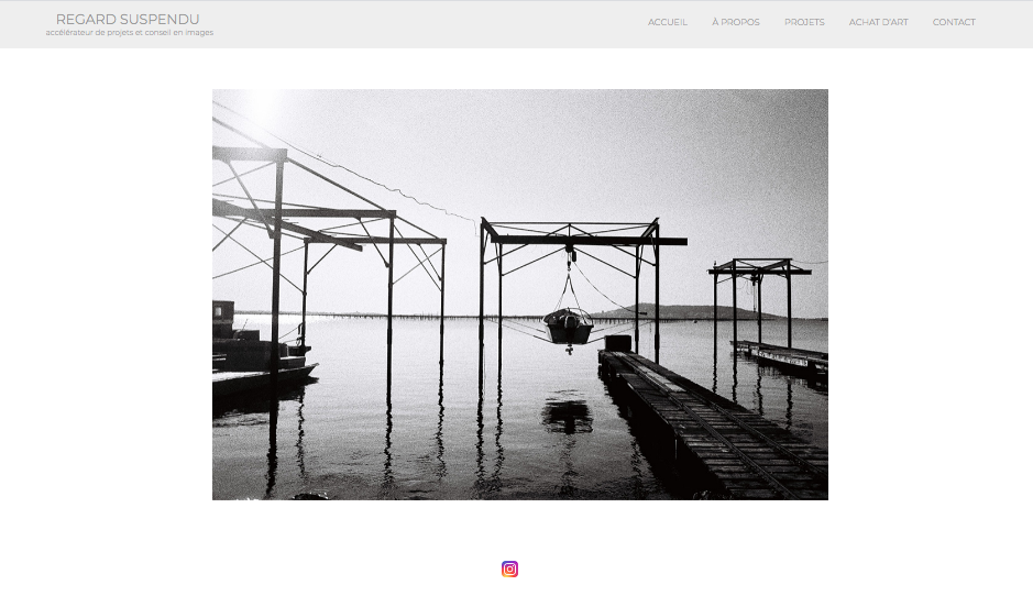 le site de regard suspendu